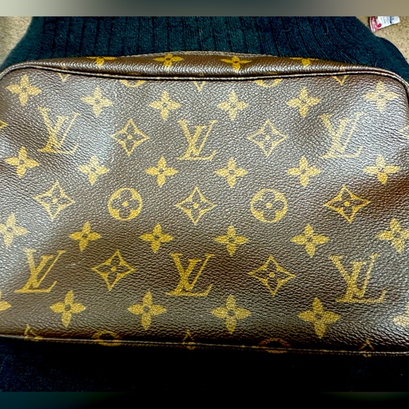 AUTHENTIC Louis Vuitton makeup bag - Picture 1 of 9